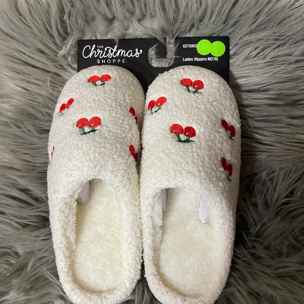 Cherry slipper, size 7/8